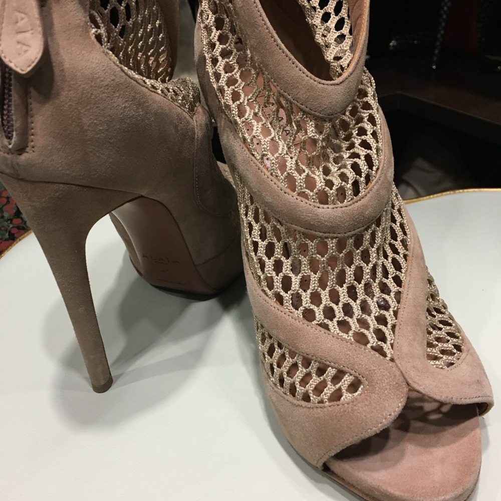 Alaïa Mesh Peep-toe Toe Bootie High Heels!